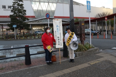 ①箱崎駅前