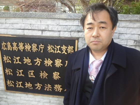 ２月２１日、松江地方検察庁に朴槿惠を告発した「維新政党・新風」鈴木信行代表