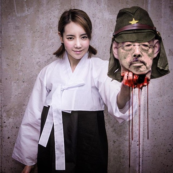米国の韓国人モデル兼写真家のジョン・ユンア（Yoonajyoung）が先帝陛下（昭和天皇）の生首を公開！