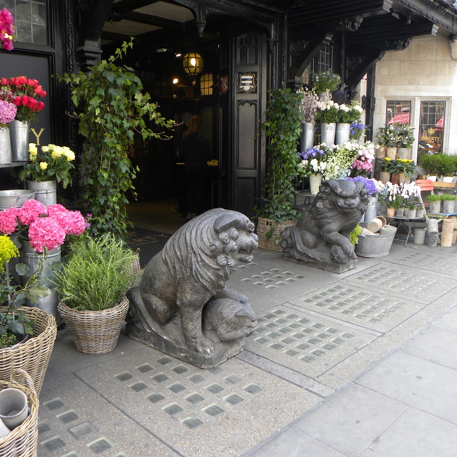 リバティー デパートの花屋 ロンドン イギリス ヨーロッパ からの写真便り