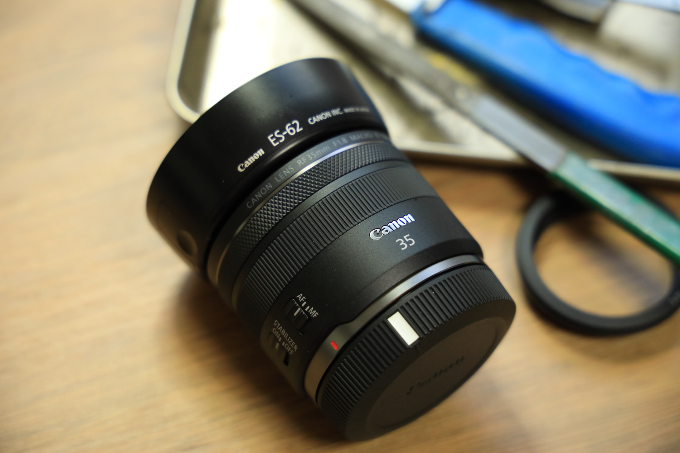 美品】Canon RF35mm F1.8 マクロ IS STM レンズフード付-