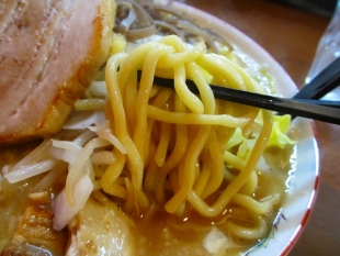 ドカメン新潟　辛辛豚ﾗｰﾒﾝ　麺