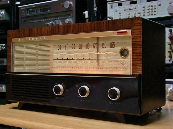 昭和３０年初頭の真空管ラジオ・・・ ５機種！   昔の