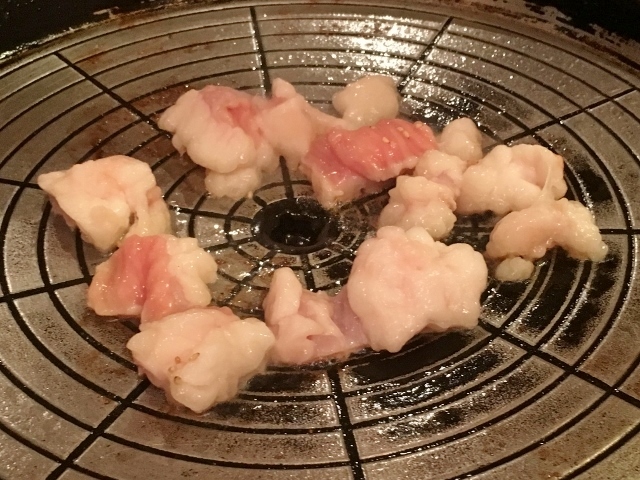 宗平 ホルモン鍋と肉盛りセット 肉盛り ホルモンを焼く