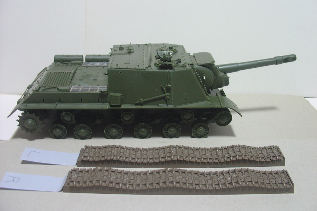 タミヤのミリタリーミニチュアシリーズ No.303 ソ連軍 重自走砲 JSU-152の戦車の砲と車体 その１