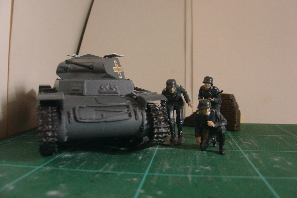タミヤのミリタリーミニチュアシリーズ No.299 ドイツ軍 ２号戦車の付属フィギュアを塗装した物 その２