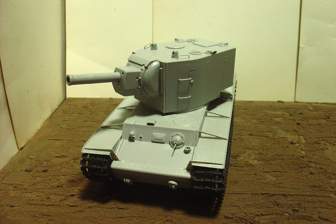 トランペッター ソ連軍 KV-2重戦車 その１