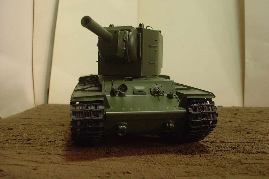 トランペッター ソ連軍 KV-2重戦車 その１