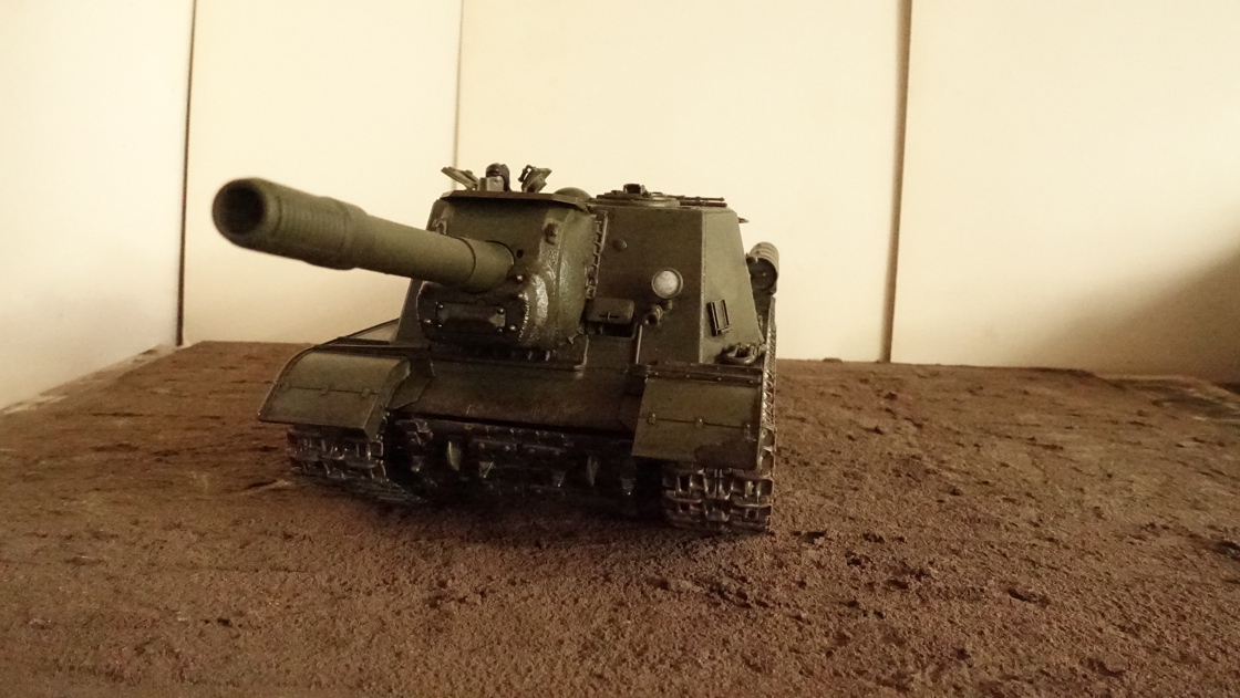 タミヤのミリタリーミニチュアシリーズ No.303 ソ連軍 重自走砲 JSU-152の戦車の車体下部 その１