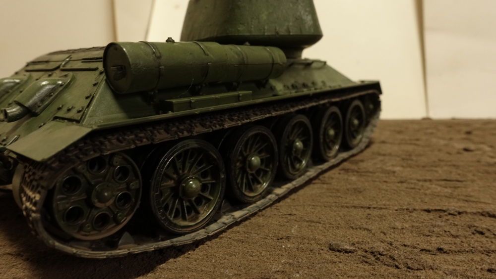 ドラゴンの DR6066 ソ連軍 T-34/85 Mod.1944 その７
