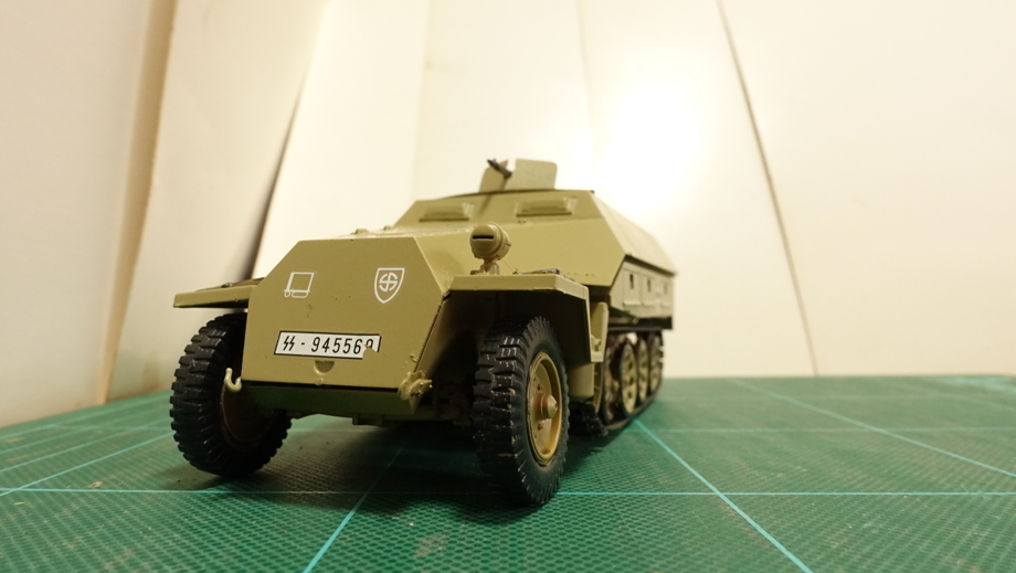 タミヤのミリタリーミニチュアシリーズ No.195 ドイツ軍 ハノマーク装甲兵員輸送車を組み立てた物 その１