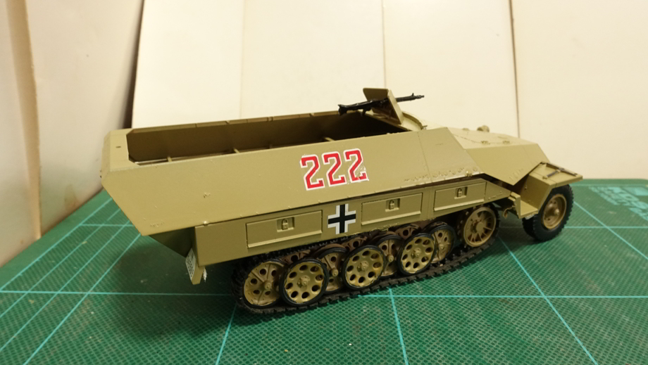 タミヤのミリタリーミニチュアシリーズ No.195 ドイツ軍 ハノマーク装甲兵員輸送車を組み立てた物 その２