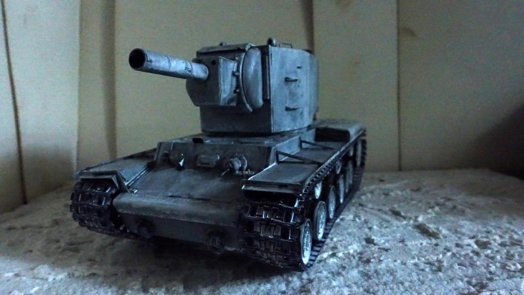 トランペッター ソ連軍 KV-2重戦車の２ その１