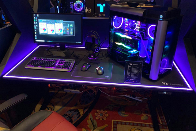 Level_20_RGB_BattleStation_Gaming_Desk_05.jpg